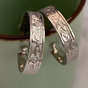 New vintage spring closure hoop earrings